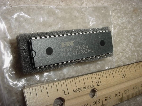Intersil's 40-pin DIP ICL7106